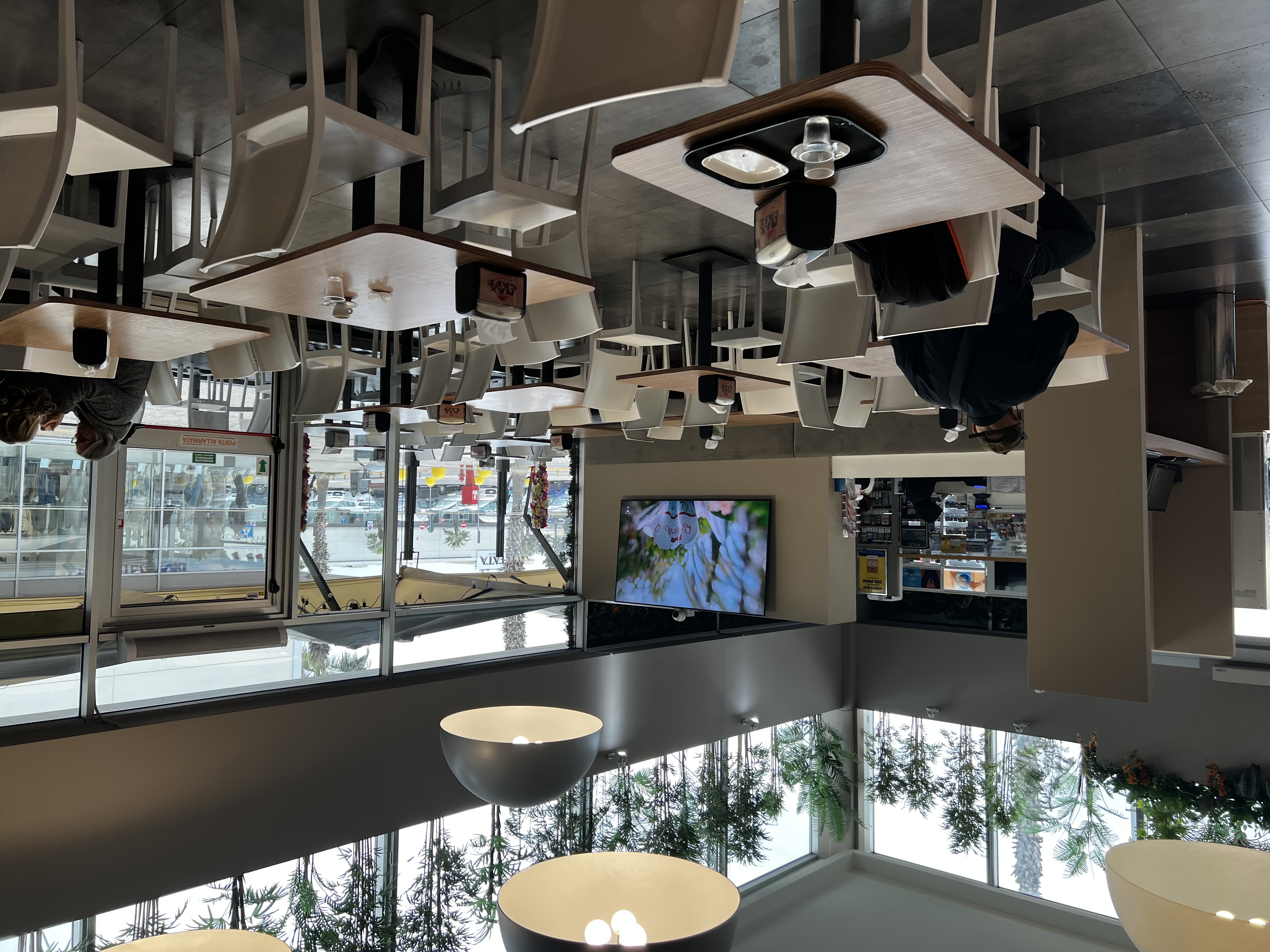 Ampi spazi sala ristorante